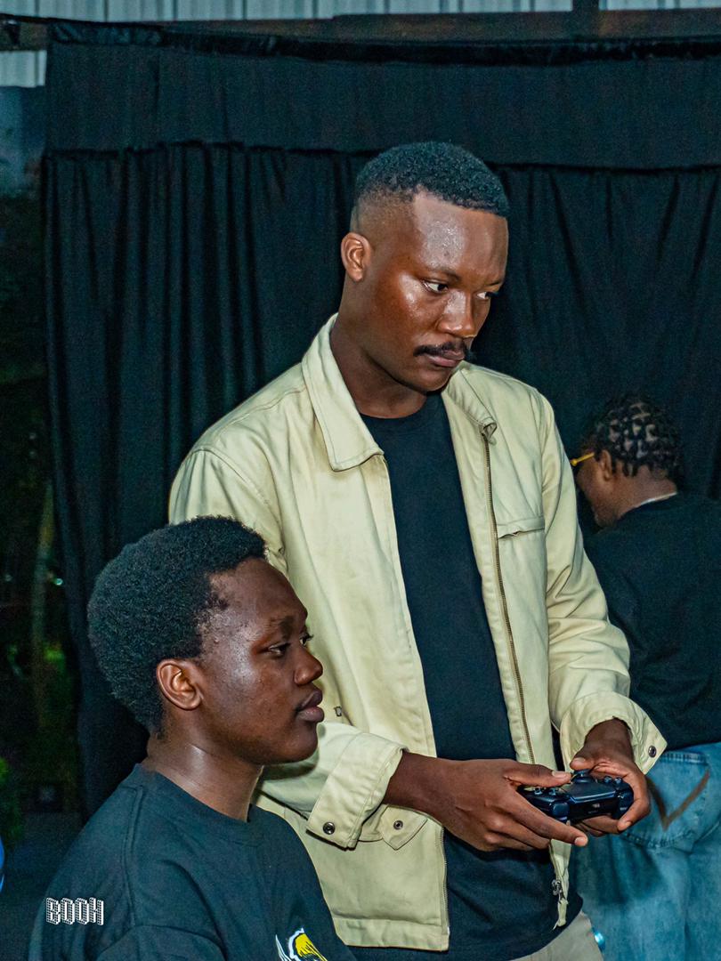 PHOTO-2025-12-07-19-20-01 2